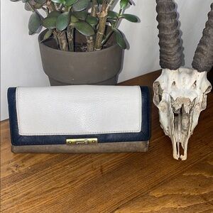 Fossil cow hide leather women’s wallet